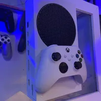 Xbox series s همراه با گارانتی|کنسول، بازی ویدئویی و آنلاین|رشت, معلم|دیوار