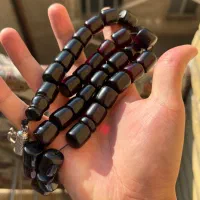 تسبیح سندلوس سرخ سیاه