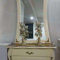آینه قدی و میز