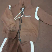 تعدادی لباس بچگانه