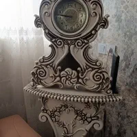 میز تلویزیون و ساعت ست هم