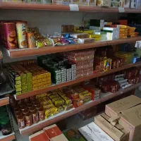 قفسه وسط فروشگاهی