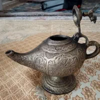 چراغ پیسوز قدیمی|کلکسیون اشیاء عتیقه|قم, امامزاده ابراهیم|دیوار