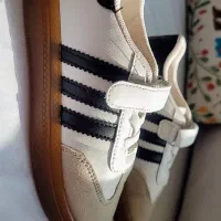 کفش و لباس کودک