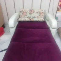 کاناپه تختخواب شو و ۴عدد صندلی ناهارخوری
