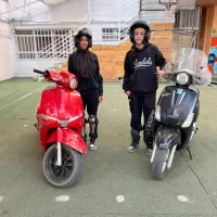 آموزش موتور سواری نوجوانان دختر و پسر