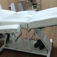 تخت مژه با جای صورت سفید رنگ|آرایشگاه و سالن‌های زیبایی|تهران, سلسبیل شمالی|دیوار