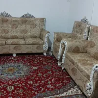 مبل هفت نفره با عسلی ۴تا رنگ سفید و کرم