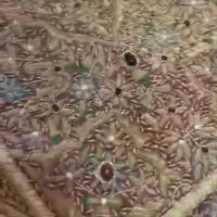 قالی دست بافت با سنگ های قیمتی