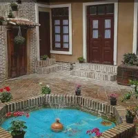منزل-مسکونی-دو-طبقه-خیابان-راه-آهن