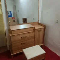 دراور با آینه وصندلی