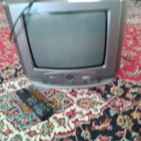 تلویزیون و میز تلویزیون چوبی