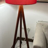 آباژور ایستاده