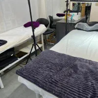 دو عدد تخت مژه یا ماساژ