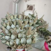 انواع رز روبانی و تزیین پول به مناسبت روز ما.در|گل مصنوعی|همدان, |دیوار