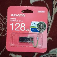 یک عدد فلش 128 گیگ ADATA