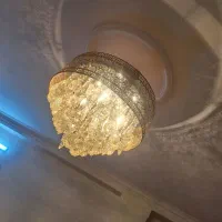 ۲عدد لوستر و یک آباژور کنار سالنی