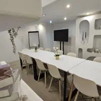 ۲عدد میز و ۸عدد صندلی