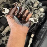 سرویس کار روغن و اپاراتی یا مکانیک