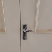 درب چوبی دولنگه با چارچوب فلزی