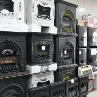 فروشنده حرفه ای خانم در فروشگاه لوازم خانگی