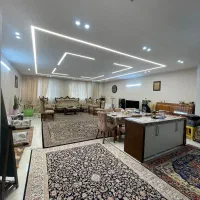واحد124متر 2خواب پارکینگ انباری آسانسورخیابان اصلی