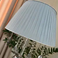آباژور ایستاده کنار سالنی|چراغ خواب و آباژور|رباط‌کریم, رباط‌کریم|دیوار
