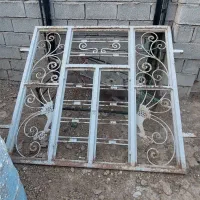 پنجره و طاووس