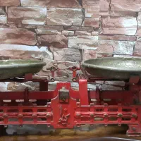 تلویزیون و ترازو و تلفن قدیمی|کلکسیون اشیاء عتیقه|زنجان, |دیوار