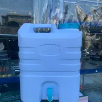 منبع آب ، گالن شیر دار