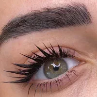 اکستنشن مژه خدمات کاشت ناخن