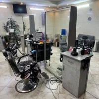 اینه و میز کار آرایشگاه
