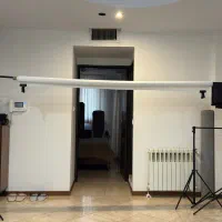 دو پایه به همراه فون عکاسی رنگ سفید/پرده عکاسی