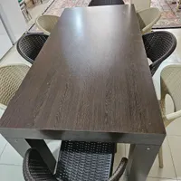میز چوبی و صندلی حصیری