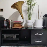 یک جفت باند فلش خور و میز تلویزیون محکم زیر قیمت