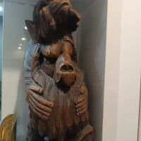 مجسمه میمون چوبی