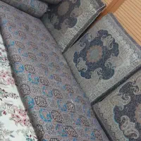 ۸ عدد پشتی و ۳ عددتشک درحدنو