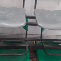 تعدادی نیمکت