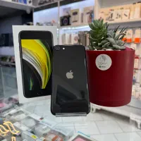 ایفون se2020در حد نو واقعی
