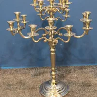 شمعدان کنار سالنی بزرگ خارجی|لوستر و چراغ آویز|تهران, شوش (باغ آذری)|دیوار