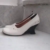 کفش سایز ۳۷