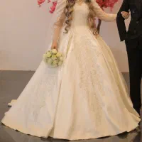 لباس عروس مجلل. همراه تور وتاج و...