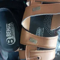 کفش|کیف، کفش، کمربند|بم, |دیوار