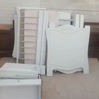 چند عدد تخت کودک‌ ونوجوان|تخت و صندلی بچه|مشهد, شهرک شهید باهنر|دیوار
