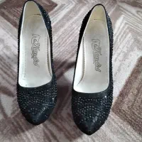 کفش مجلسی|کیف، کفش، کمربند|قم, وادی السلام|دیوار