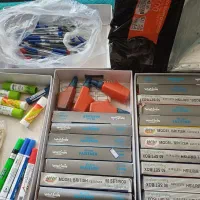 فروش گیره و چسب مایع و ماتیکی