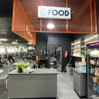 نیروی کار برای کار در بوفه باشگاه