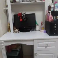 میز کامپیوتر ، کتابخانه