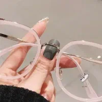 عینک گم شده به رنگ صورتی