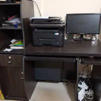 میز کامپیوتر همراه با طبقه کتابخانه ای